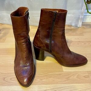 High heel western style soft leather booties 💕